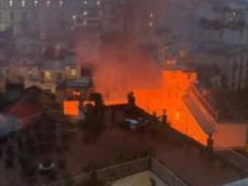 Paura a Napoli, in fiamme il teatro Sannazzaro. Molti intossicati dal fumo