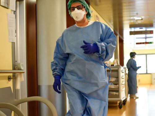 Medici e infermieri positivi al Coronavirus: è caos tamponi negli ospedali a Roma