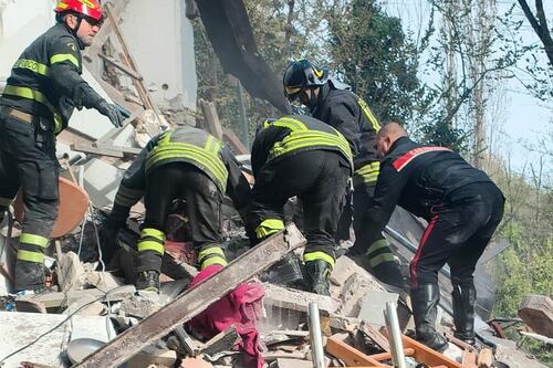 Gianicolense, crolla una palazzina dopo un'esplosione. Gualtieri sul posto