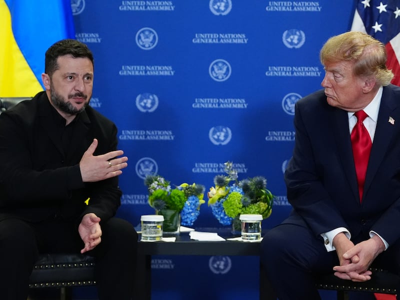 Trump annuncia la tregua energetica tra Russia e Ucraina. Zelensky sorpreso: “Quando inizia?”