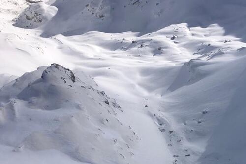 Valanga sul monte Sirente, escursionisti travolti: una vittima sotto la neve