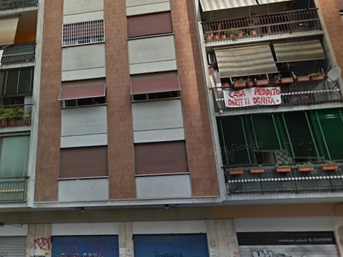 Compra un palazzo occupato, il Comune gli chiede una maxi Imu