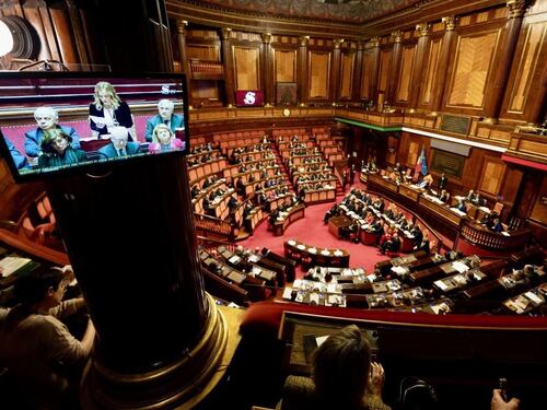 Gesto della pistola al Senato, scuse a metà del liceale: "Destra e sinistra..."