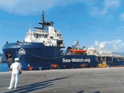 La Sea Watch 5 è recidiva: ecco le 6 volte che l’Ong non ha rispettato la legge