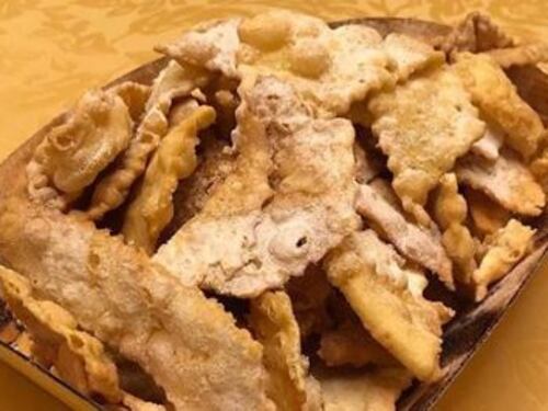 Conte si "salvinizza". Sui social con le frappe di Carnevale