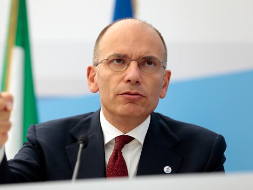 Letta: cambiamo la Costituzione