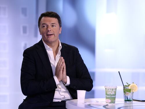 "Indagato senza prove". Renzi difende Berlusconi