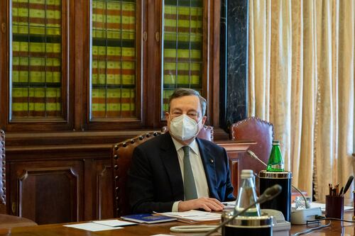 La lettera degli attivisti 5 Stelle contro Draghi: "Serve un politico, non un complice della finanza"