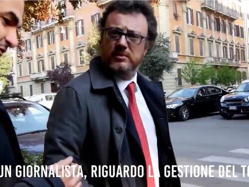 Grillini reporter e incalzano Orfeo: perché il Tg1 censura la Raggi?