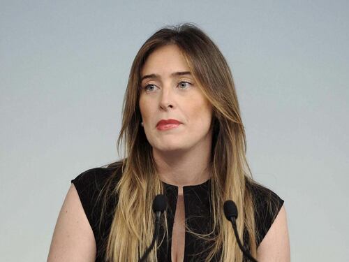 Banche, bufera sulla Boschi. De Bortoli: "Fonti sicure". Lei: "Misura è colma"