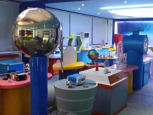 Ragazzini vandali alla mostra Scientopolis, 10mila euro di danni