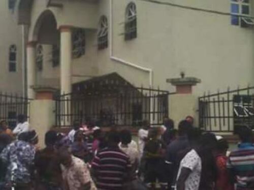 Assalto alla chiesa cattolica in Nigeria, morti e feriti