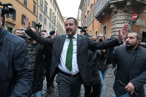 Salvini a Berlusconi e 5 Stelle: "Basta con gli insulti, tutti facciano un passo di lato"