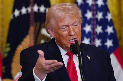 Trump minaccia l'Iran e si scaglia contro il Nyt