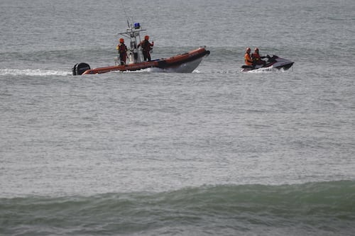 Cutro, la denuncia dei migranti superstiti: gli scafisti non ci hanno fatto chiamare i soccorsi