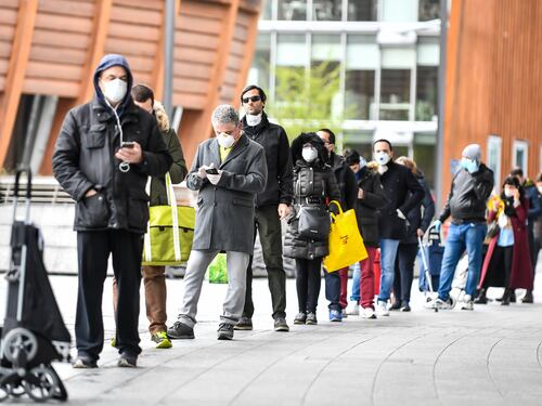 Supermercati aperti nel weekend. Ed è stretta sullo sport all'aperto