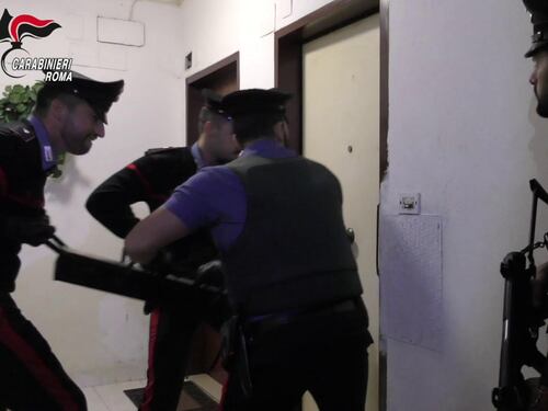 Droga, vedette e baby spacciatori: maxi-blitz dei carabinieri a Primavalle