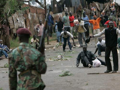 Kenya: granata contro un ristorante, feriti 10 turisti