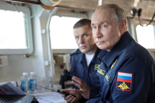 Putin apre il fronte giapponese: blitz nelle contese isole Curili. Takaichi: "Inaccettabile"