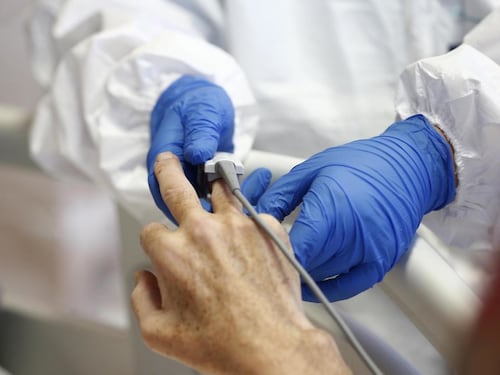 Sospese le multe ai medici per aver lavorato "troppo" durante il Covid