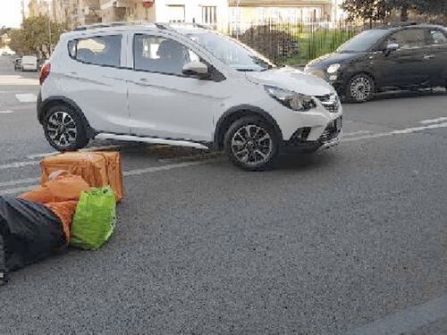 A Roma due ore e mezza per un'ambulanza