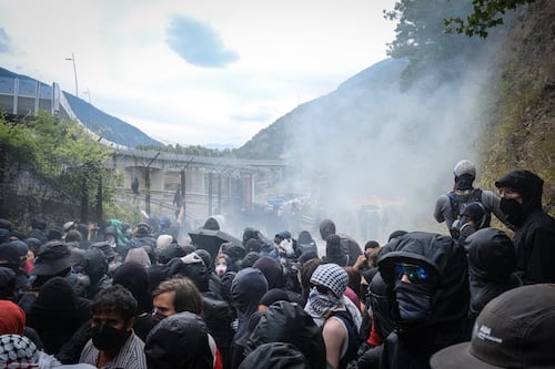 No Tav, 126 agenti feriti dagli estremisti. Identificati stranieri da Francia, Germania e Belgio