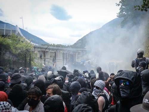 No Tav, 126 agenti feriti dagli estremisti. Identificati stranieri da Francia, Germania e Belgio