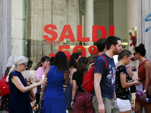 Partono i saldi ma i romani non comprano