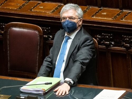 Come richiedere l'assegno unico nel 2022: addio detrazioni e bonus famiglie