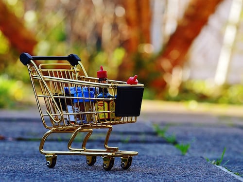 Boom di alimentari, così i bangla si sono presi Roma