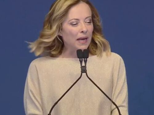 Giorgia Meloni, stoccata alla sinistra: "Non saremo mai come loro", ovazione a piazza del Popolo