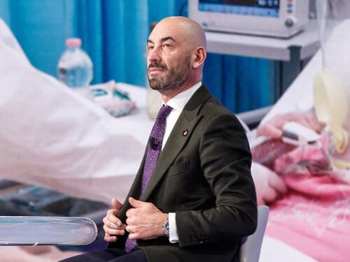 Covid, Bassetti: “Dati? Ci sono le intercettazioni dei medici”. Lo sciame di varianti dalla Cina