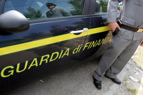 Auto carica di esplosivi al porto di Livorno: un arresto