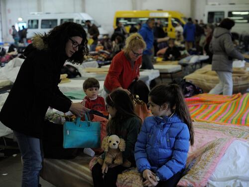 Allarme freddo nelle Marche ma gli sfollati resistono. L'assessore: "Devono andare via"