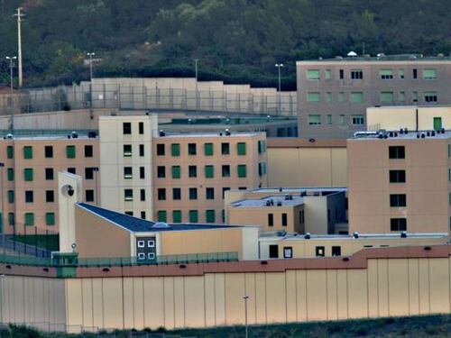 Rivolta nel carcere di Sanremo: due agenti intossicati