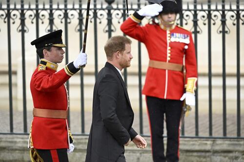 Harry vuole fare pace con Carlo III? "Riaperto un canale": il meeting che riaccende la speranza