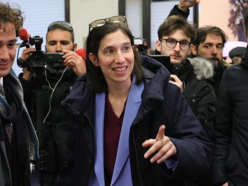 Il Pd svolta a sinistra, Elly Schlein è la nuova segretaria. Battuto Bonaccini