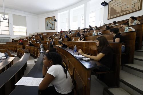Test Medicina addio: valutazione studenti dopo semestre. Resta il numero chiuso