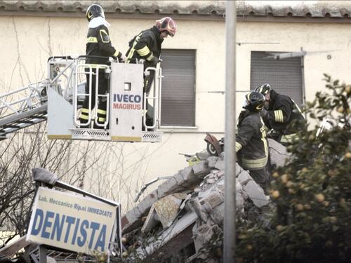 Crolla palazzina ad Acilia Le prime immagini dal luogo dell'incidente