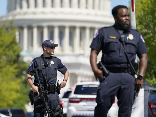 Chiede di parlare con Biden, allarme bomba fa evacuare Congresso Usa