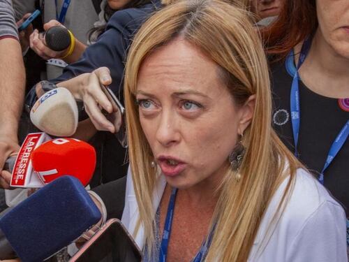 Giorgia Meloni impallina i sindaci pro Draghi: senza pudore, Comuni come sezioni di partito
