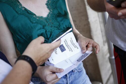 "È un coming out forzato". Anche i trans contro il green pass: viola la privacy