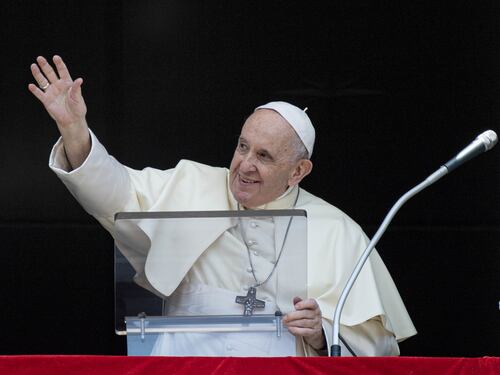 La bomba sul Vaticano, Papa Francesco vuole dimettersi per colpa della malattia