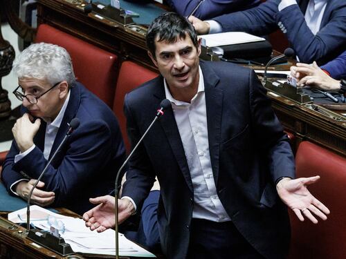 Premierato, Fratoianni e la valanga di rancore su Meloni e i “pieni poteri”
