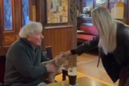 Lo spot del pub irlandese fa il giro del web: il video che commuove tutti