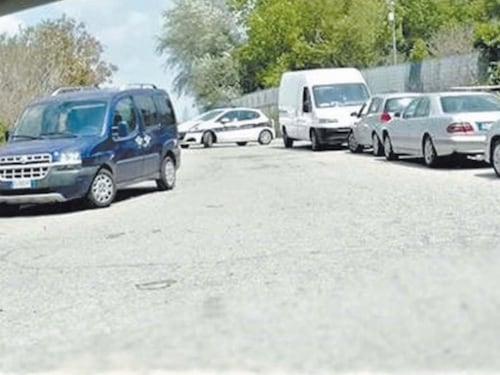 Parcheggio vietato nel campo rom