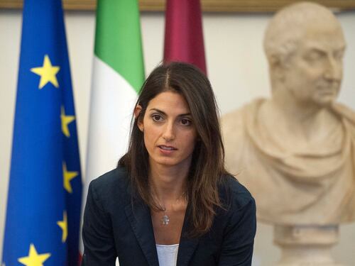 Raggi: "A Roma non ci sono danni gravi. Controlli su palazzi e scuole"