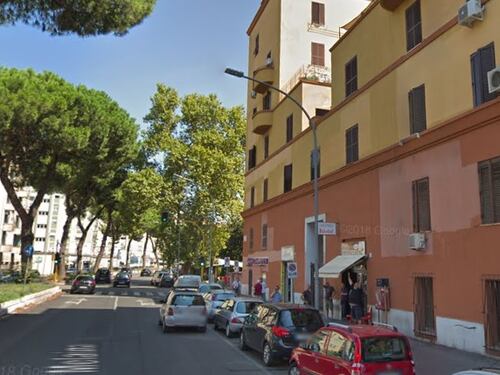 Morta in casa con una ferita alla testa, giallo a Val Melaina