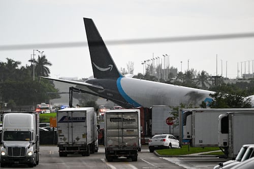 Miami, fuori pista un aereo cargo di Amazon: almeno 5 morti