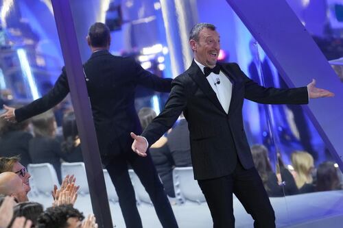 Sanremo sul Nove? Warner piomba sul Festival, la voce esplosiva. E la Rai...
